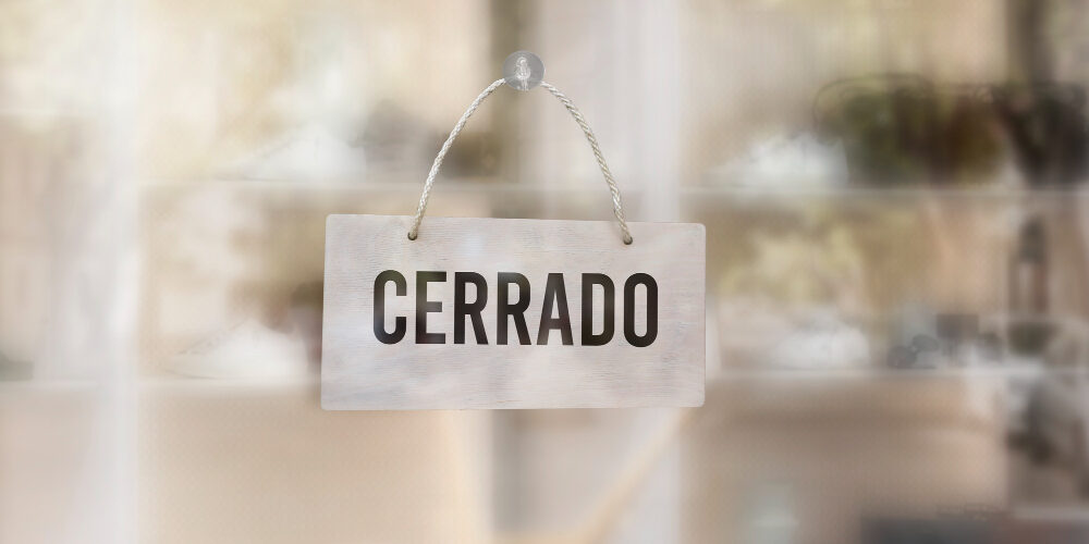 close-up-closed-shop-sign